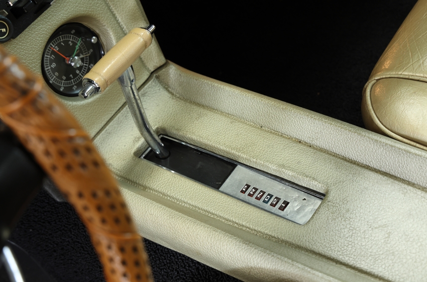 BUBU×アメ車ワールド” 1968年モデル マーキュリー クーガー XR-7