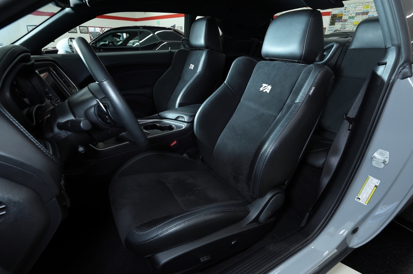 BUBU×アメ車ワールド” 2021年モデル ダッジ チャレンジャー R
