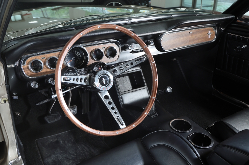BUBU×アメ車ワールド” 1965年モデル フォード マスタング GT 2