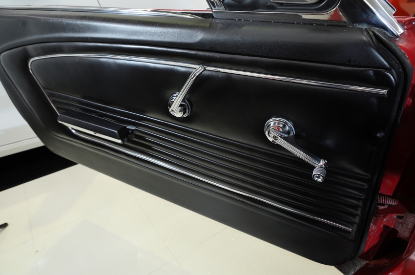 BUBU×アメ車ワールド” 1966年モデル フォード マスタング 2ドア